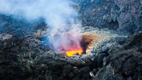 从风水上来讲家里客厅和餐厅装玻璃好吗_家里装楼梯风水好不好_楼梯在客厅和餐厅之间