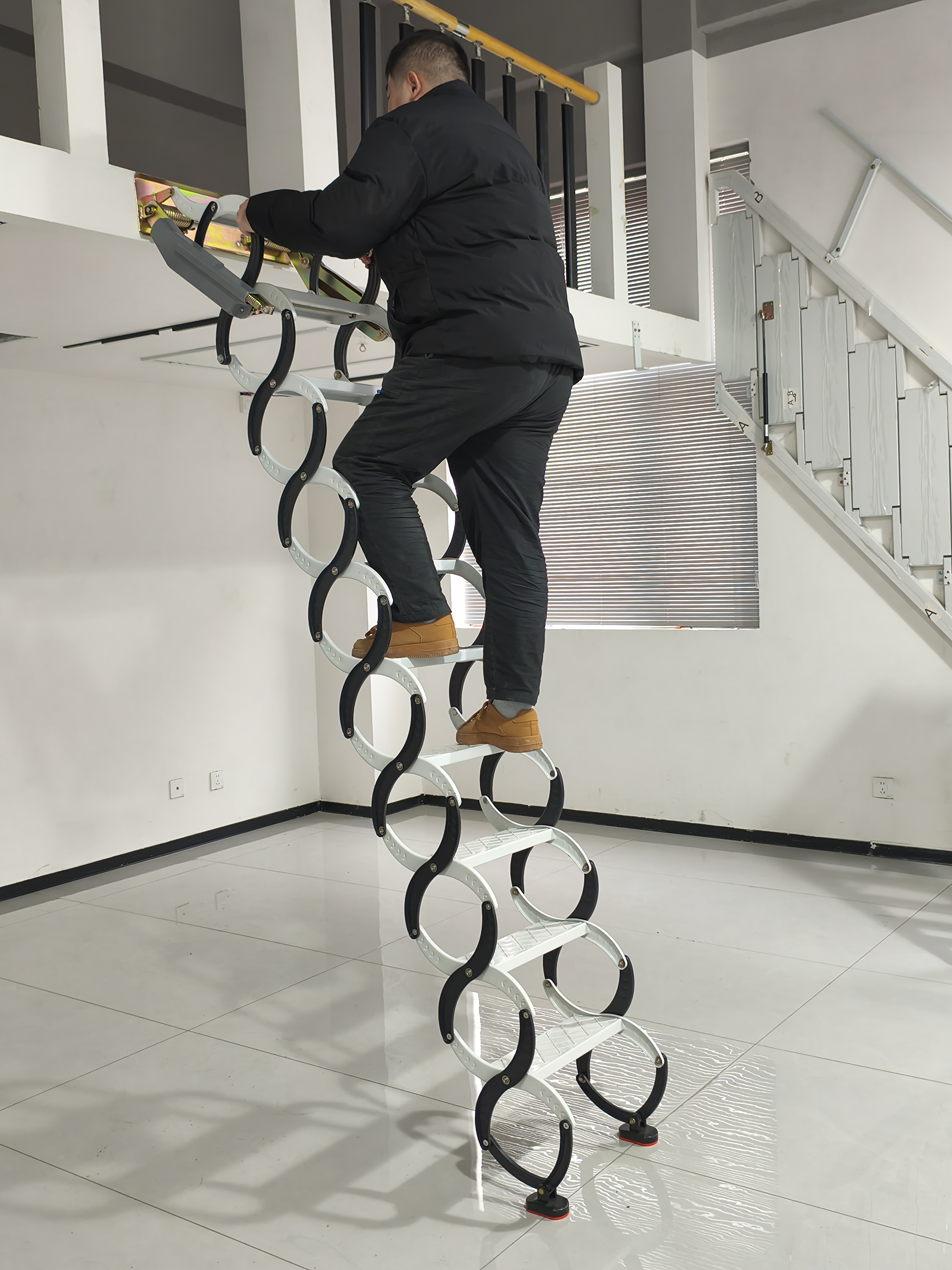 阁楼伸缩楼梯老牌生产商_阁楼楼梯的装修效果图大全_阁楼伸缩楼梯老牌制造厂售后