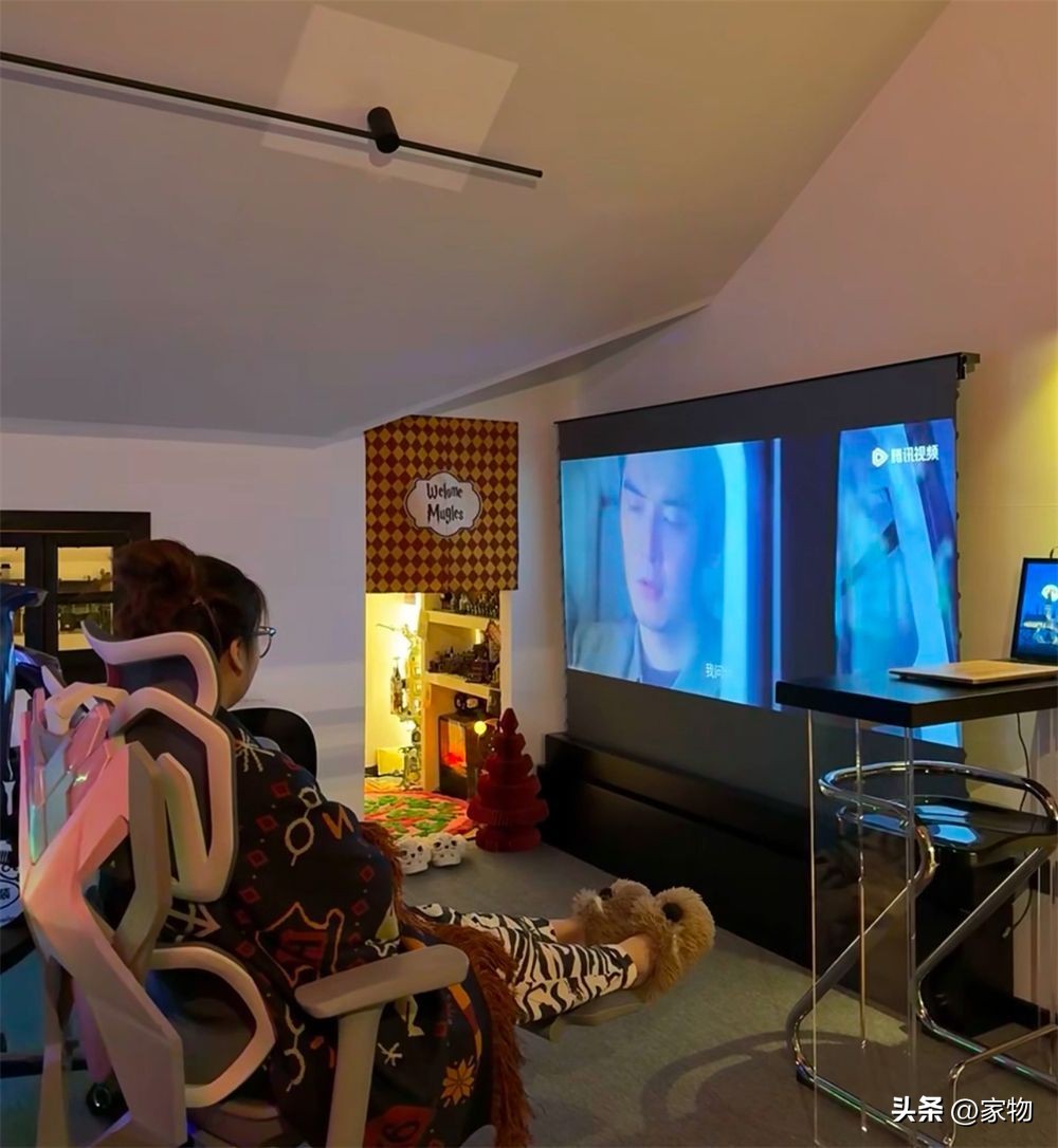 电竞房衣帽间设计_阁楼楼梯的装修效果图大全_43平米阁楼改造