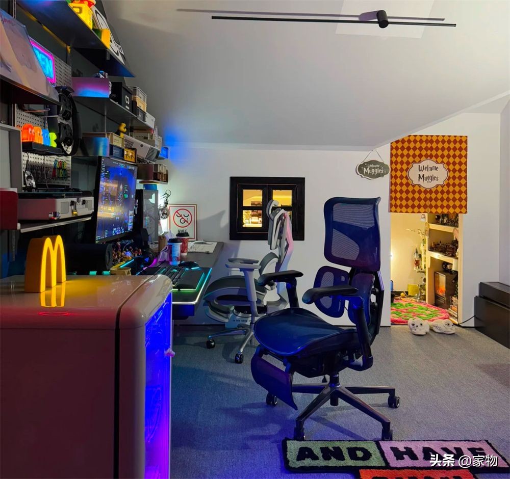 43平米阁楼改造_阁楼楼梯的装修效果图大全_电竞房衣帽间设计