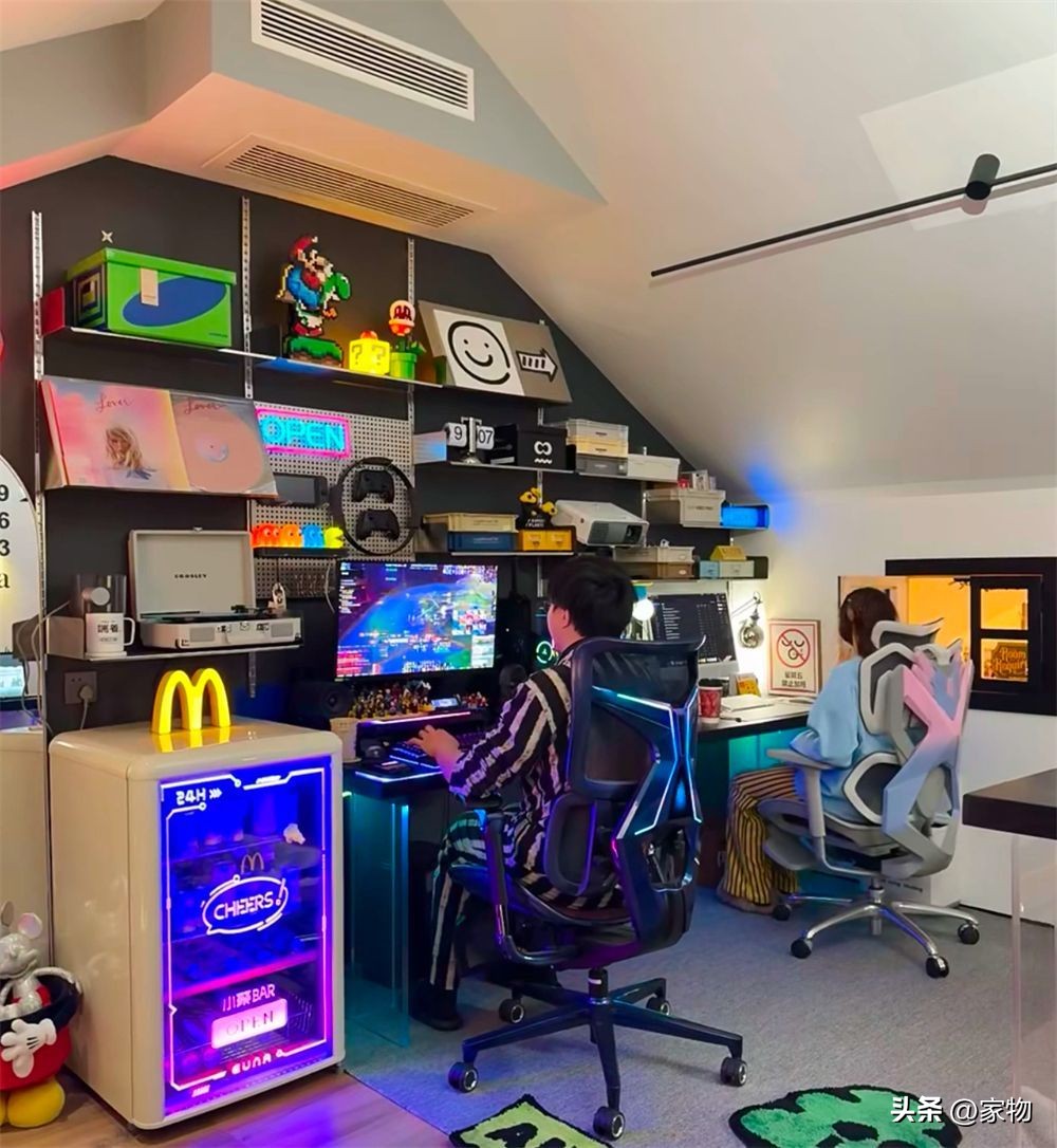 电竞房衣帽间设计_阁楼楼梯的装修效果图大全_43平米阁楼改造