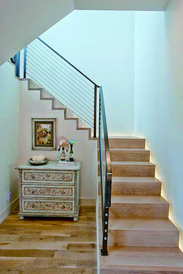 复式楼梯扶手价格_实木楼梯扶手多少钱一根_铁艺楼梯扶手价格