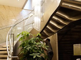 箱梁结构钢旋转楼梯